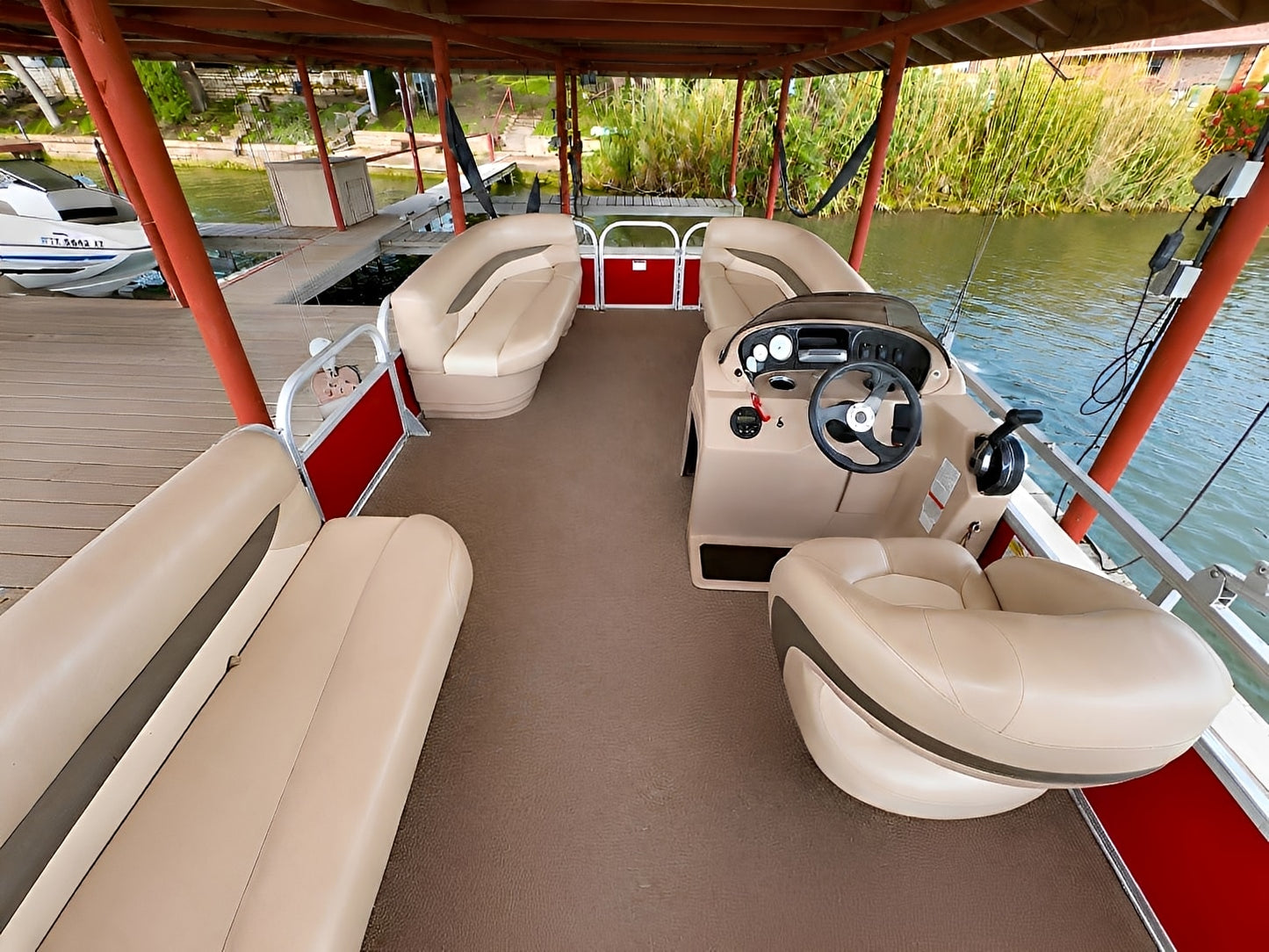2016 Sun Tracker Party Barge 18 DLX