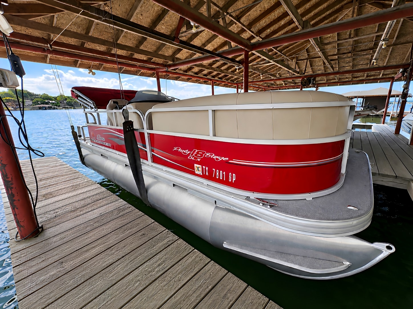 2016 Sun Tracker Party Barge 18 DLX