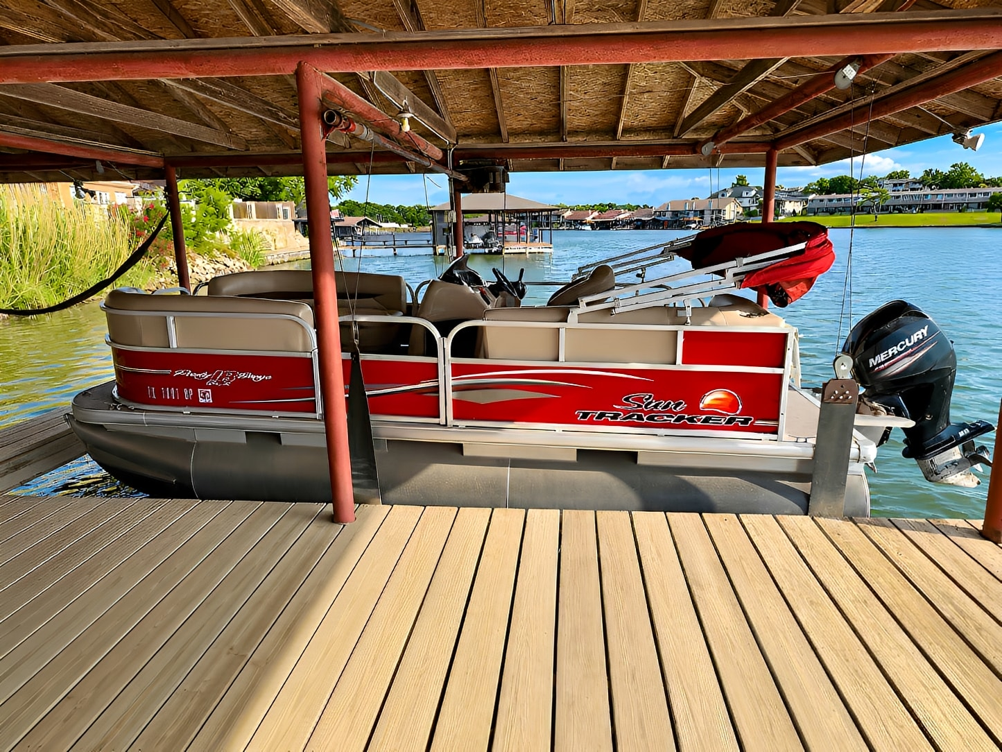 2016 Sun Tracker Party Barge 18 DLX