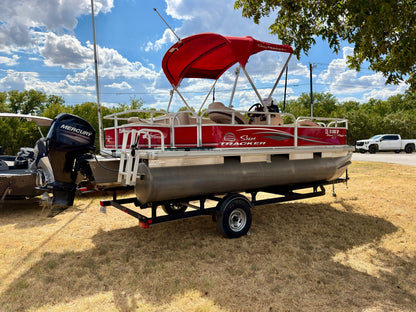2017 Sun Tracker 18 DLX Bass Buggy
