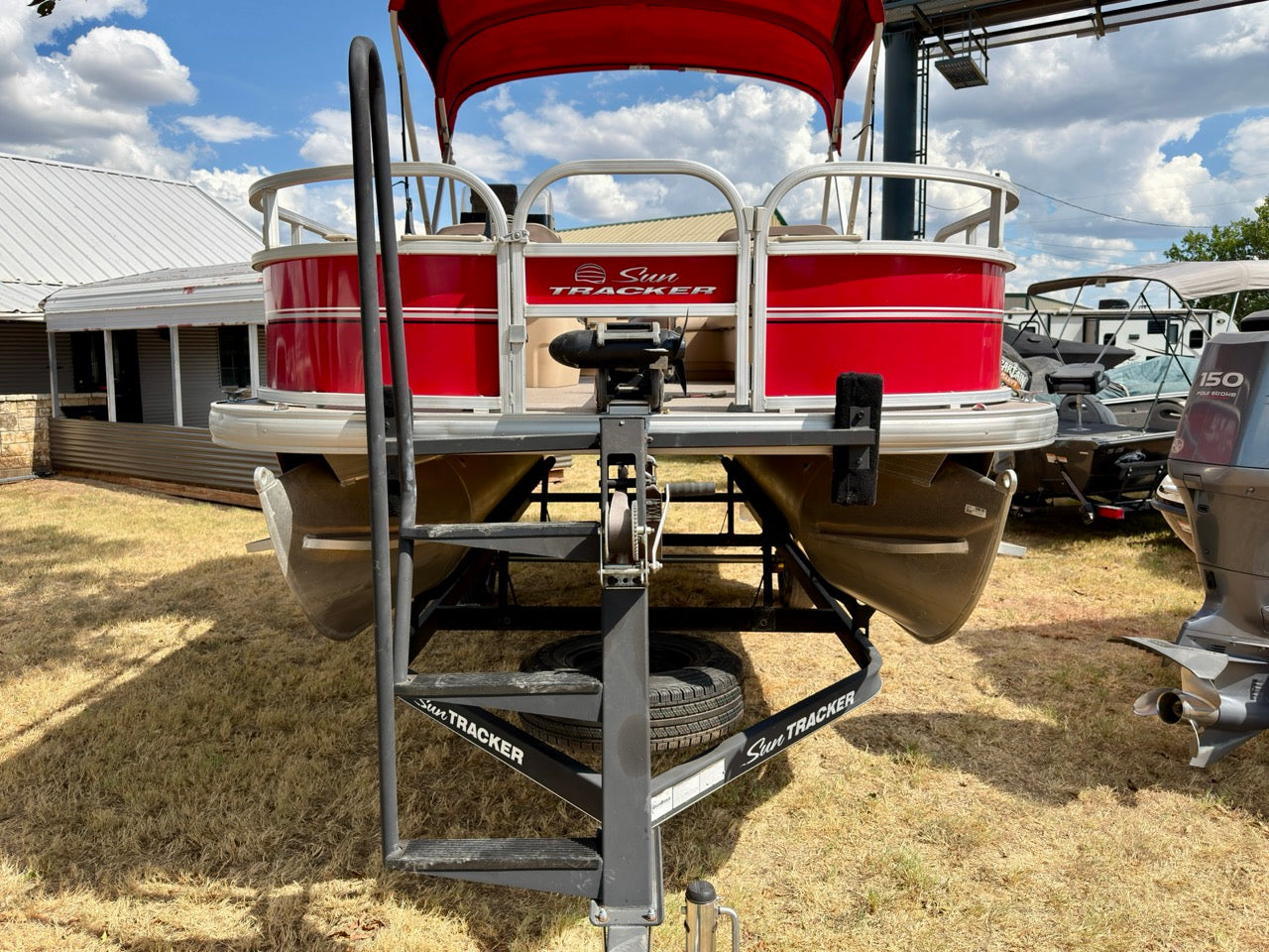 2017 Sun Tracker 18 DLX Bass Buggy